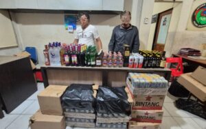 Ratusan Botol Miras Pinggir Jalan Kembali Diamankan Polisi Di Kota Jayapura
