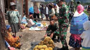 TNI Borong Hasil Bumi Petani, Dukung Kesejahteraan Warga Perbatasan Papua