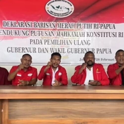 Para Tokoh Barisan Merah Puitih saat jumpa pers di Kota Jayapura