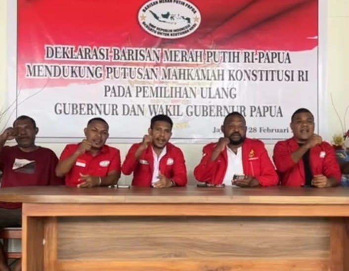 Para Tokoh Barisan Merah Puitih saat jumpa pers di Kota Jayapura