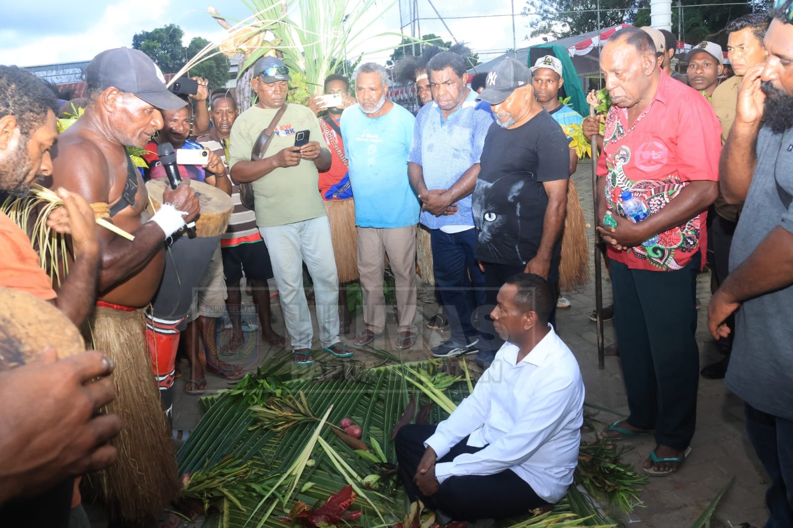 Gubernur Papua Selatan Papua Selatan, Apolo Safanpo