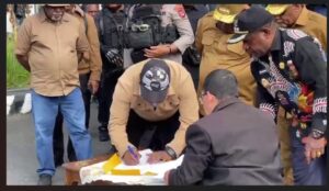 Ritual Bela Doli Akhiri Konflik Pilkada Puncak Jaya, MIKO-MENDI Ajukan Dua Tuntutan