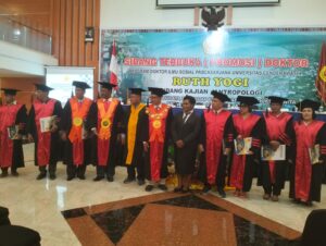 Teliti Kesehatan Reproduksi Wanita Asmat, Ruth Yogi Sandang Gelar Doktor Cumlaude di Uncen